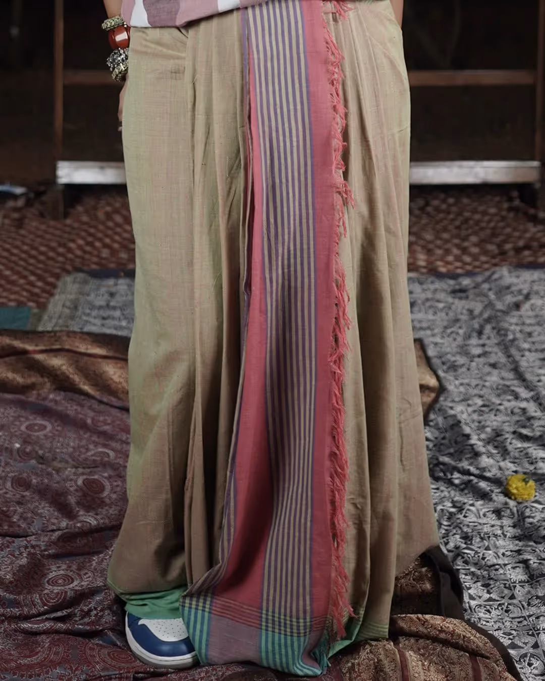 Kaaro Grounded Rose Handwoven Saree - photo 2 of 3