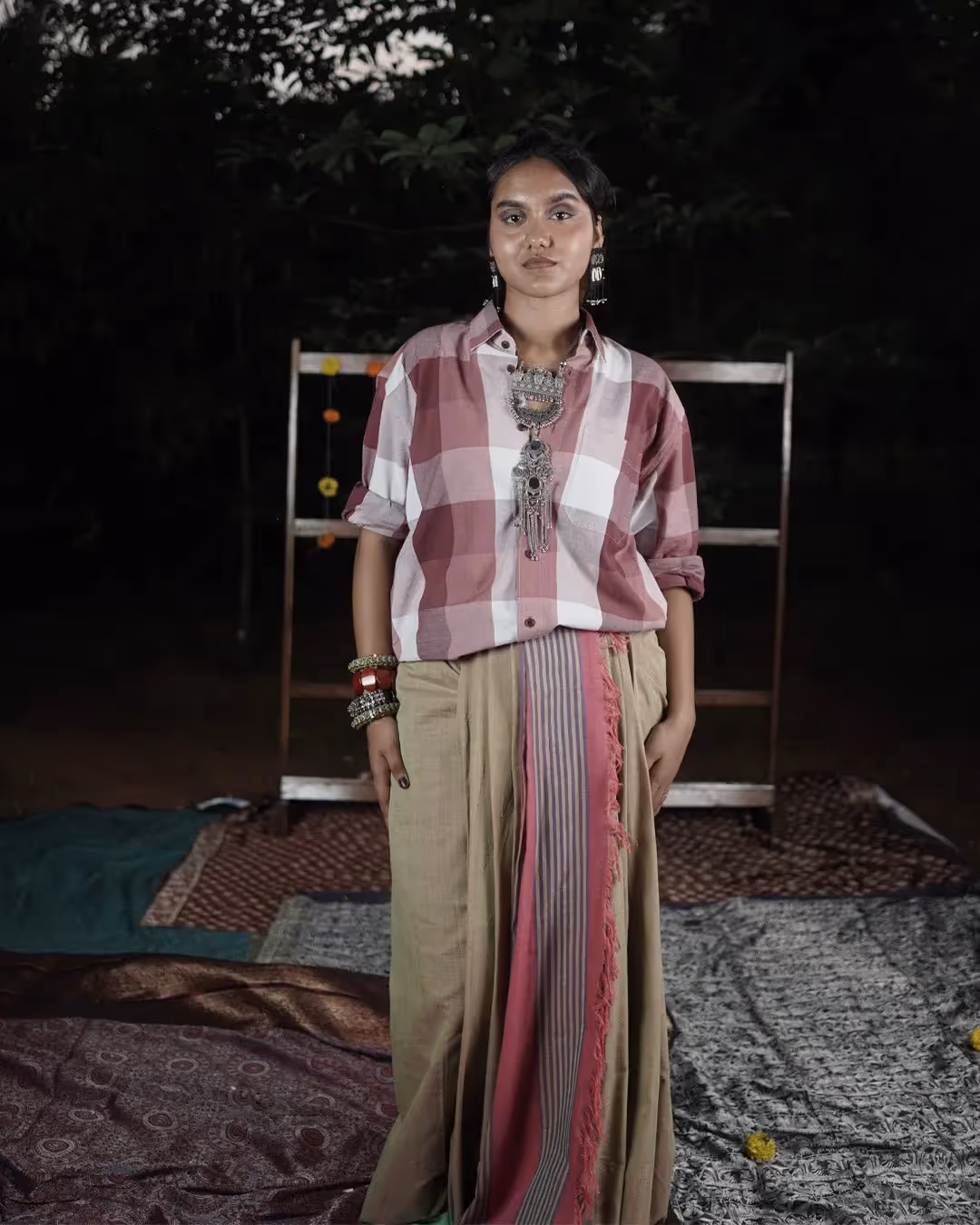 Kaaro Grounded Rose Handwoven Saree - photo 3 of 3