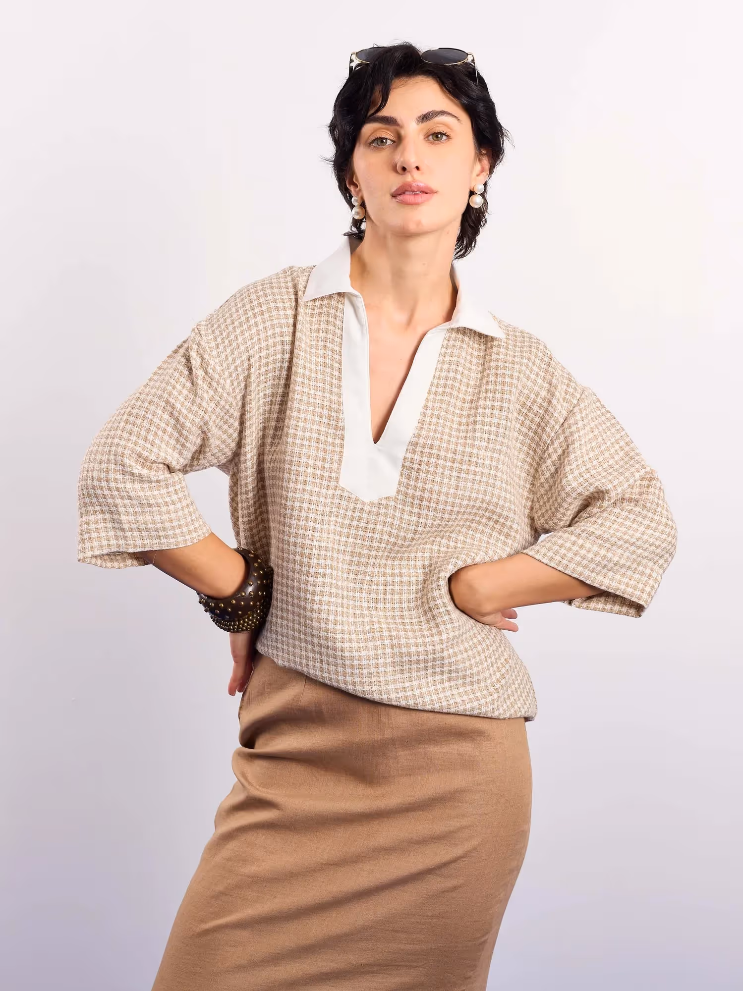 Beige Contrasting Collar Pullover image 4