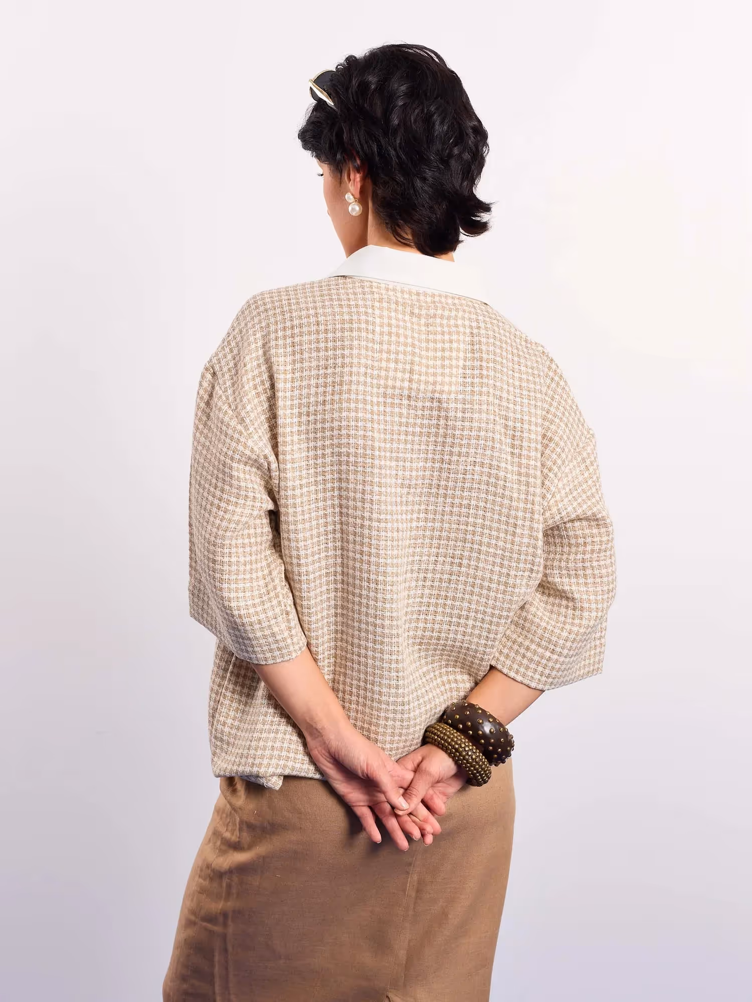 Beige Contrasting Collar Pullover image 8