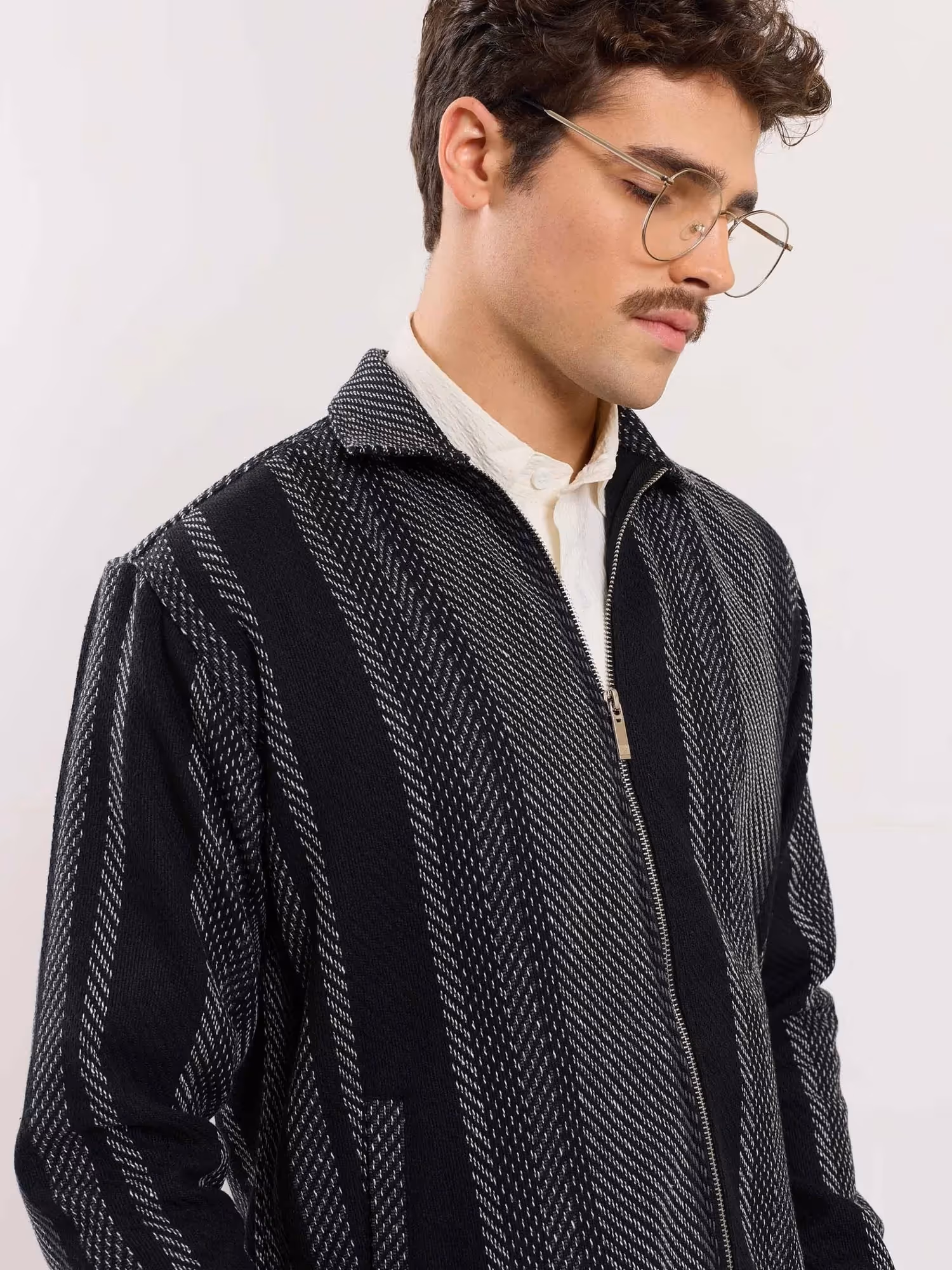 Cropped Fit Textured Zipper Jacket image 3