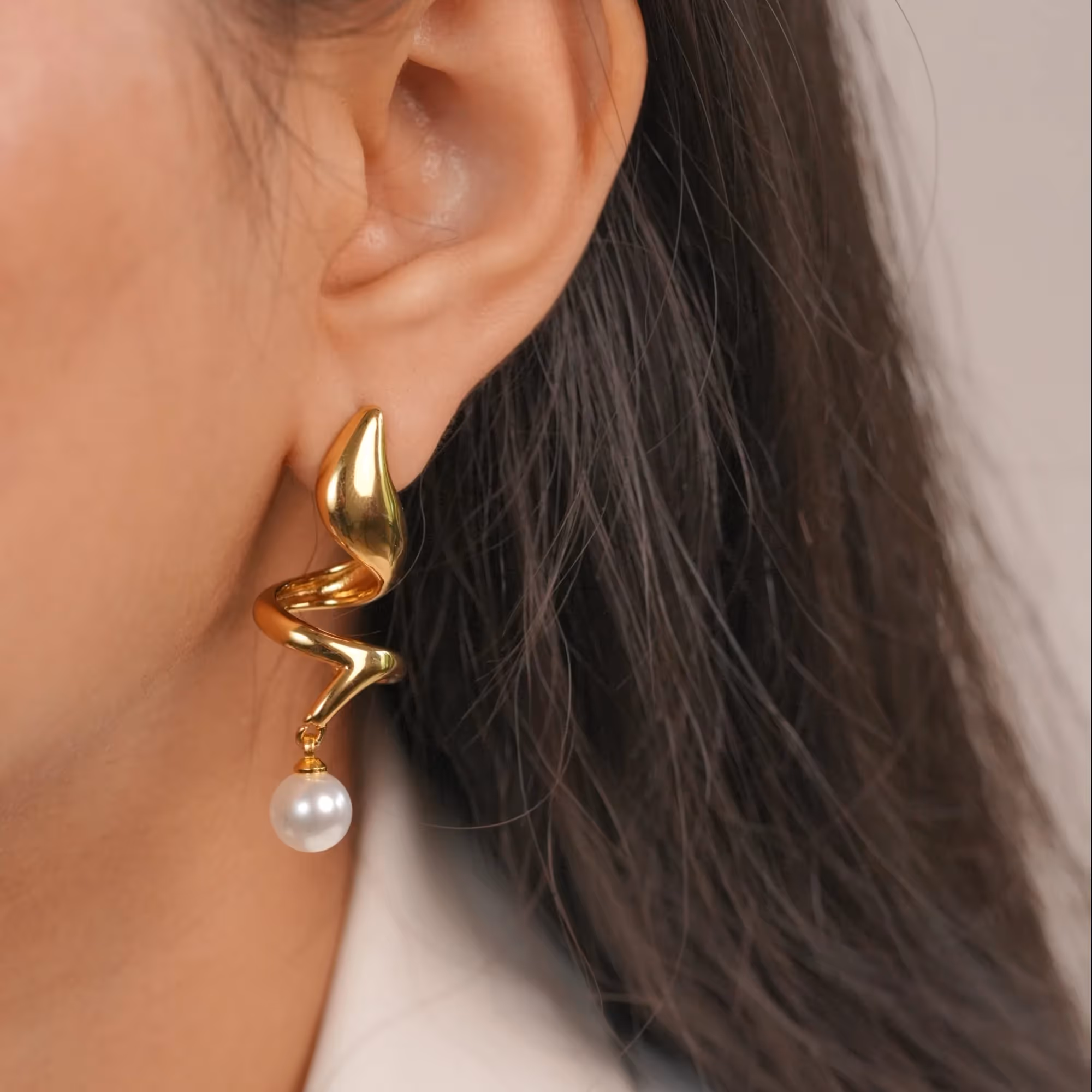 Calla Pearl Earrings  image 2