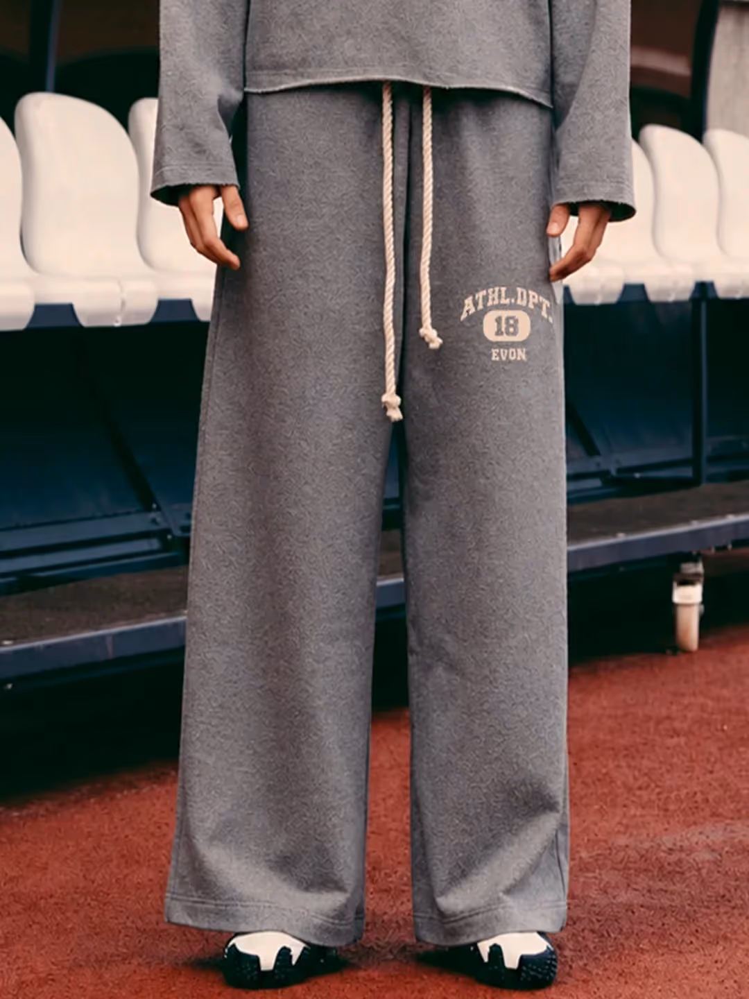 League 18 Sweatpant  image 2