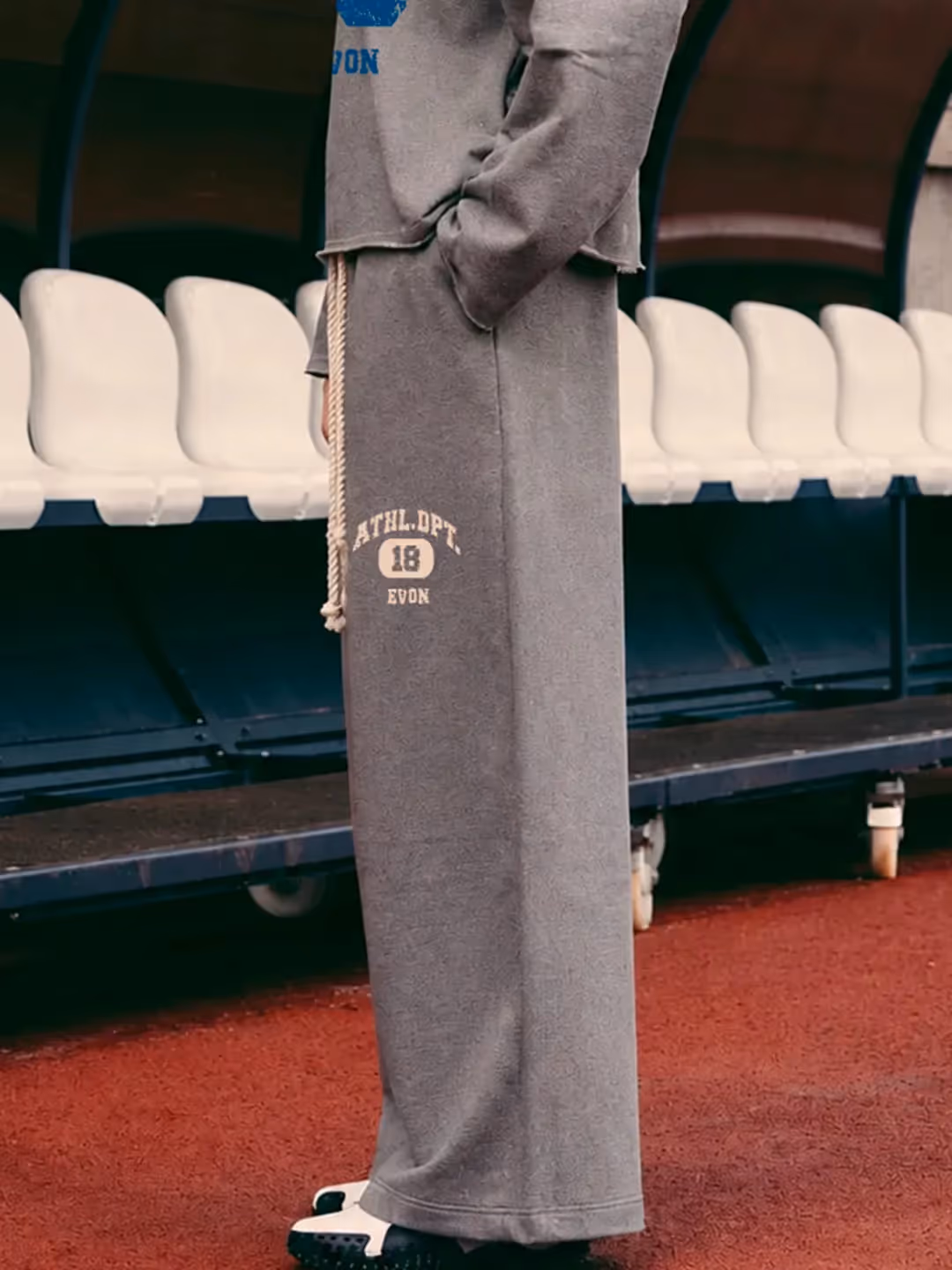 League 18 Sweatpant  image 3