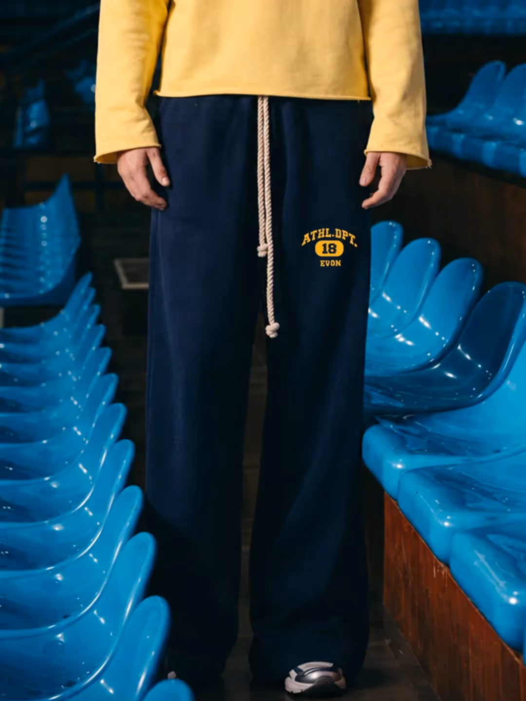 League 18 Sweatpant  image 9