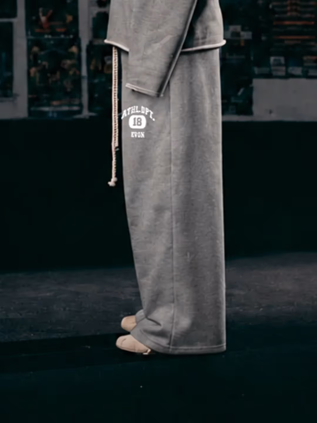 League 18 Sweatpants  image 11
