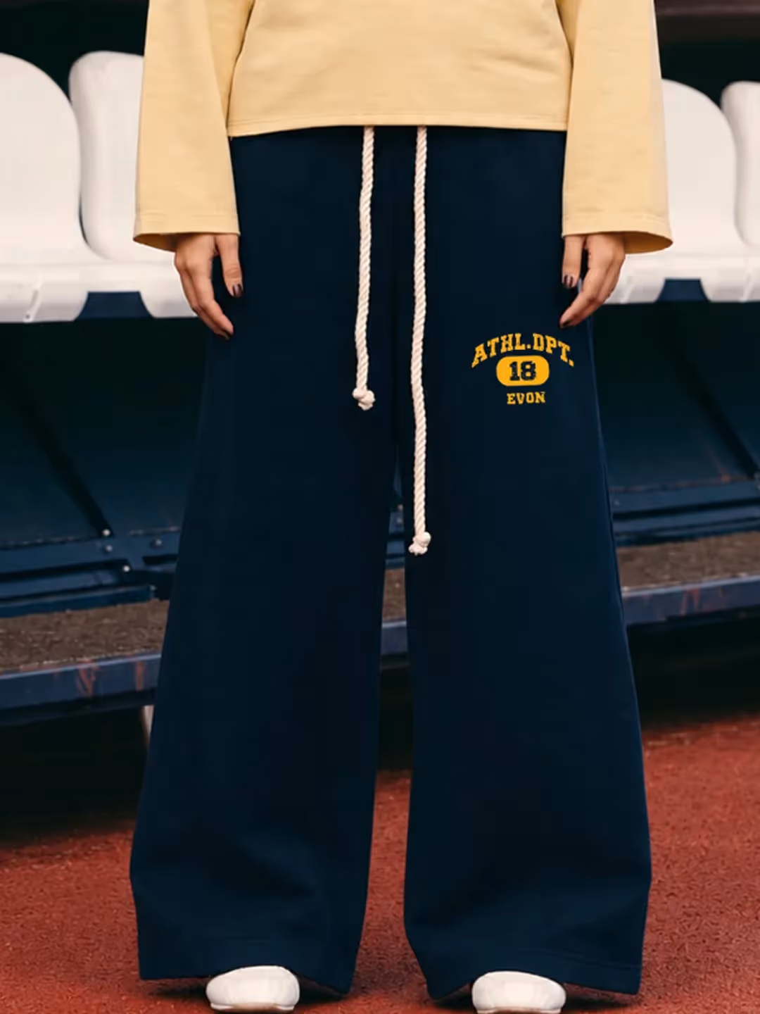 League 18 Sweatpants  image 2