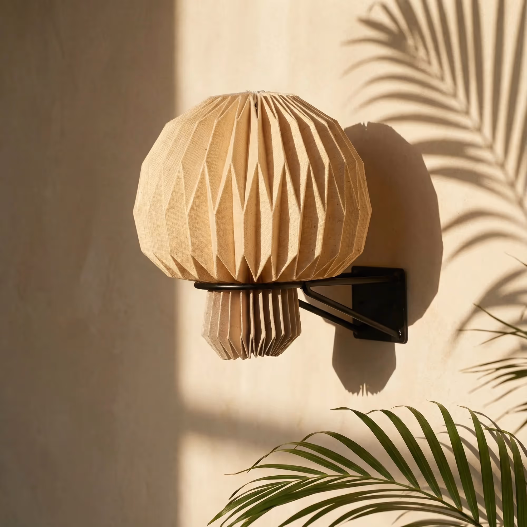 Amber Sconce Origami Wall Lamp image 2