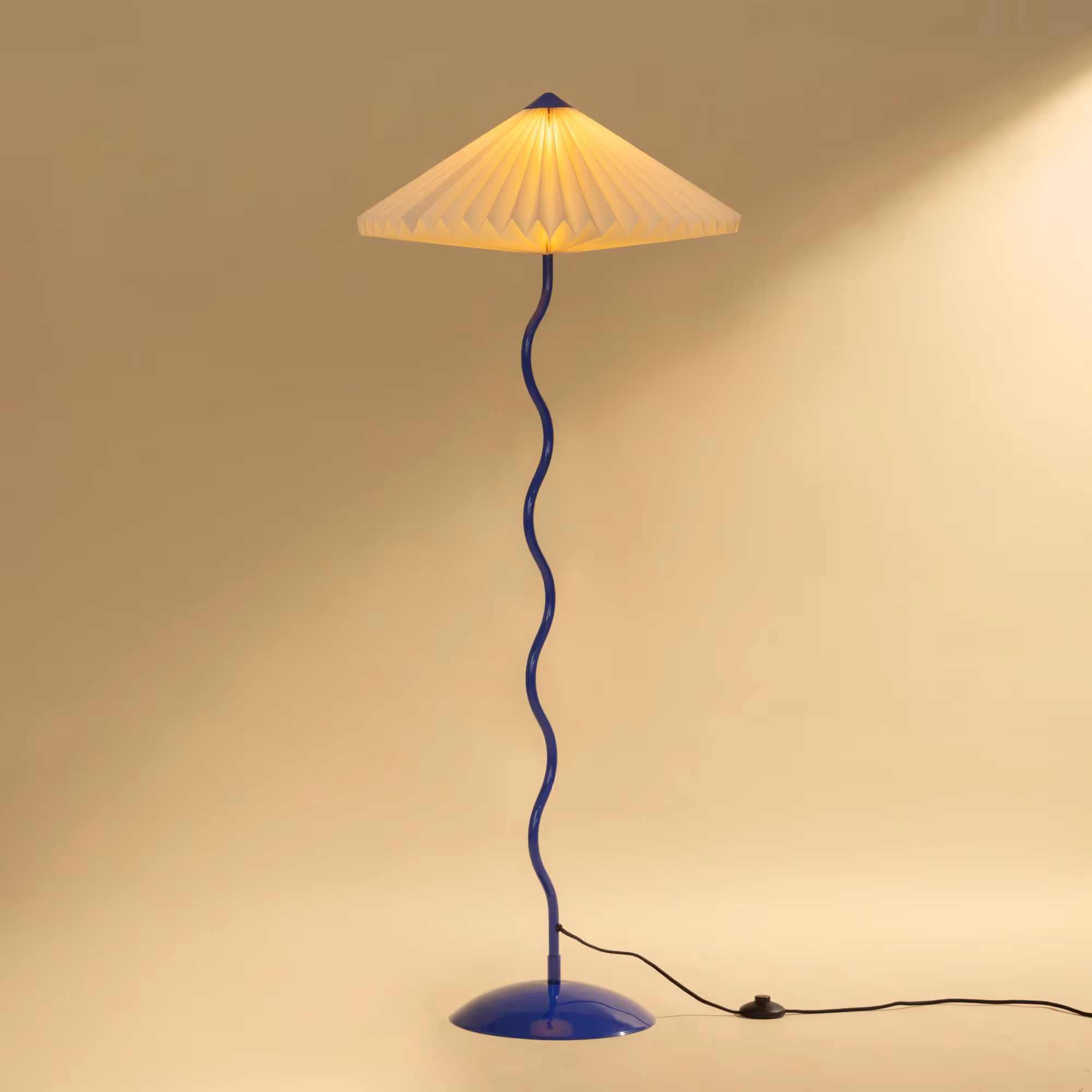 Wavy Floor Lamp image 1