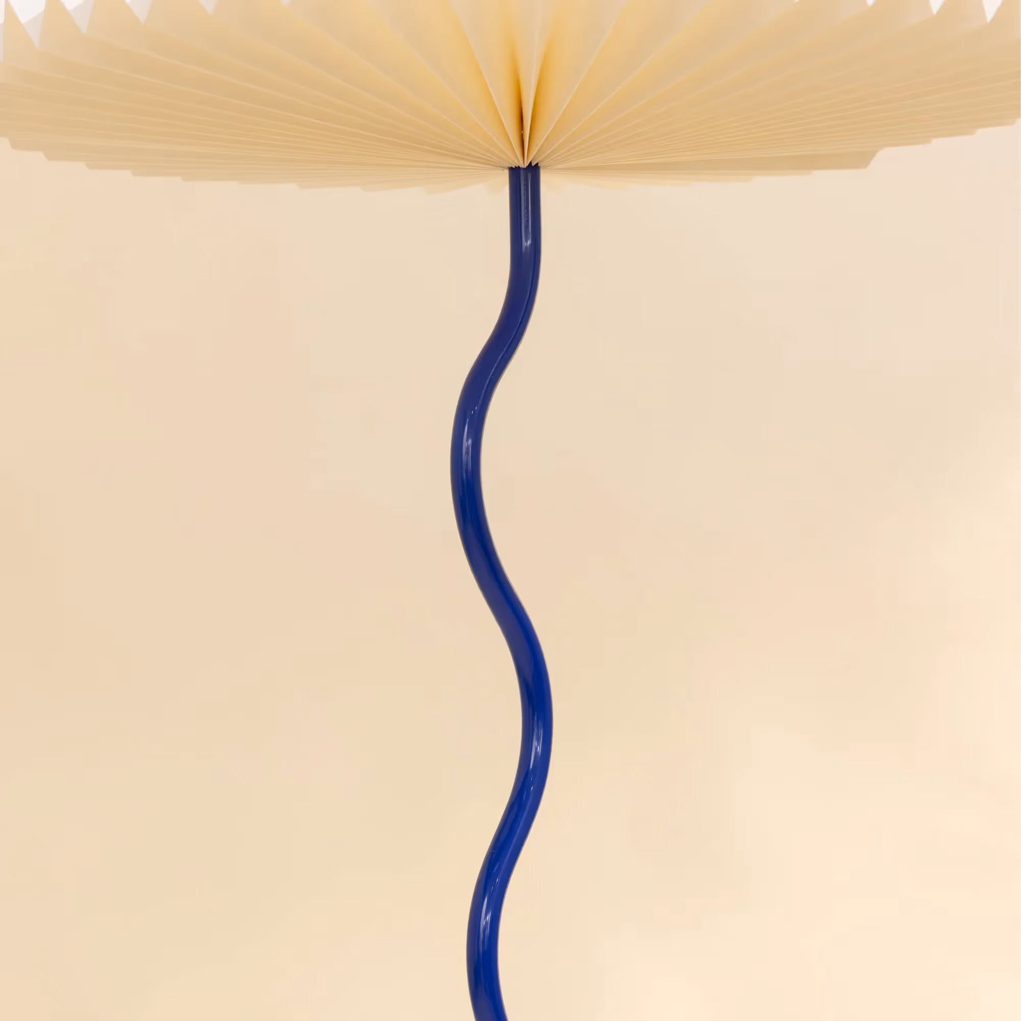 Wavy Floor Lamp image 3