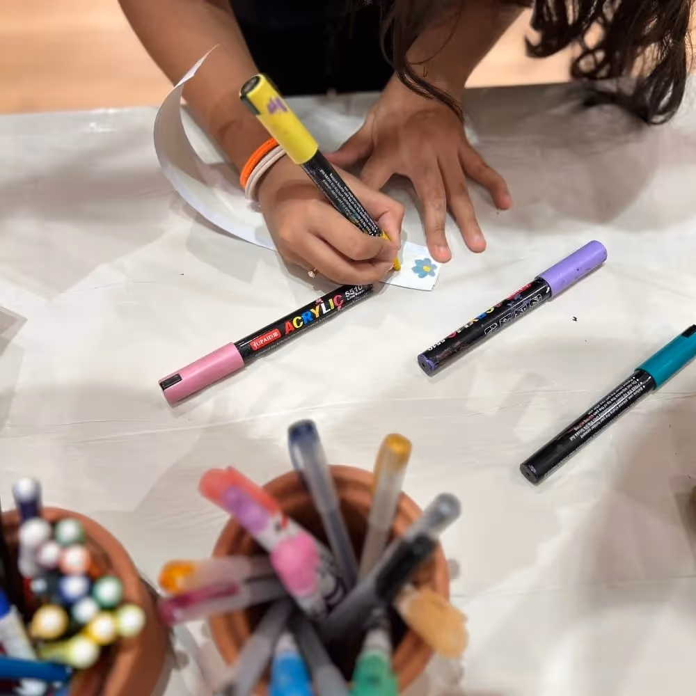 Acrylic Marker 4mm White image 4