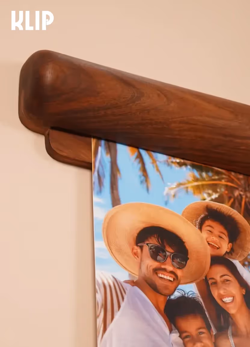 Klip Wall-Mounted Paper Display Frame image 1