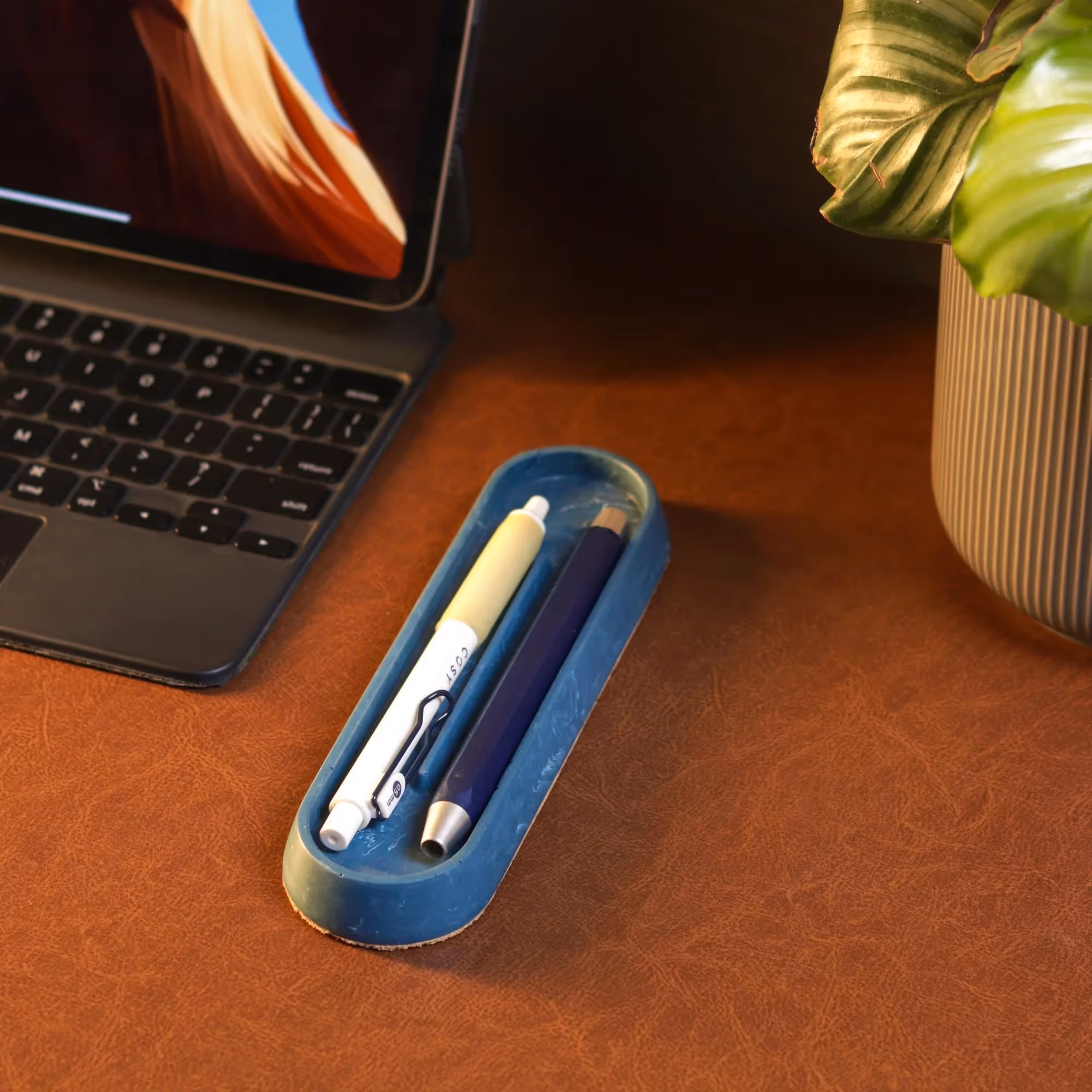 Linea Pen Tray image 3