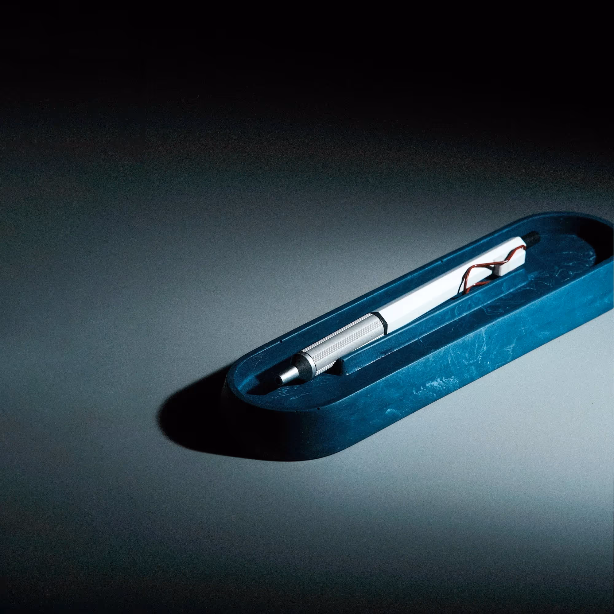 Linea Pen Tray image 8