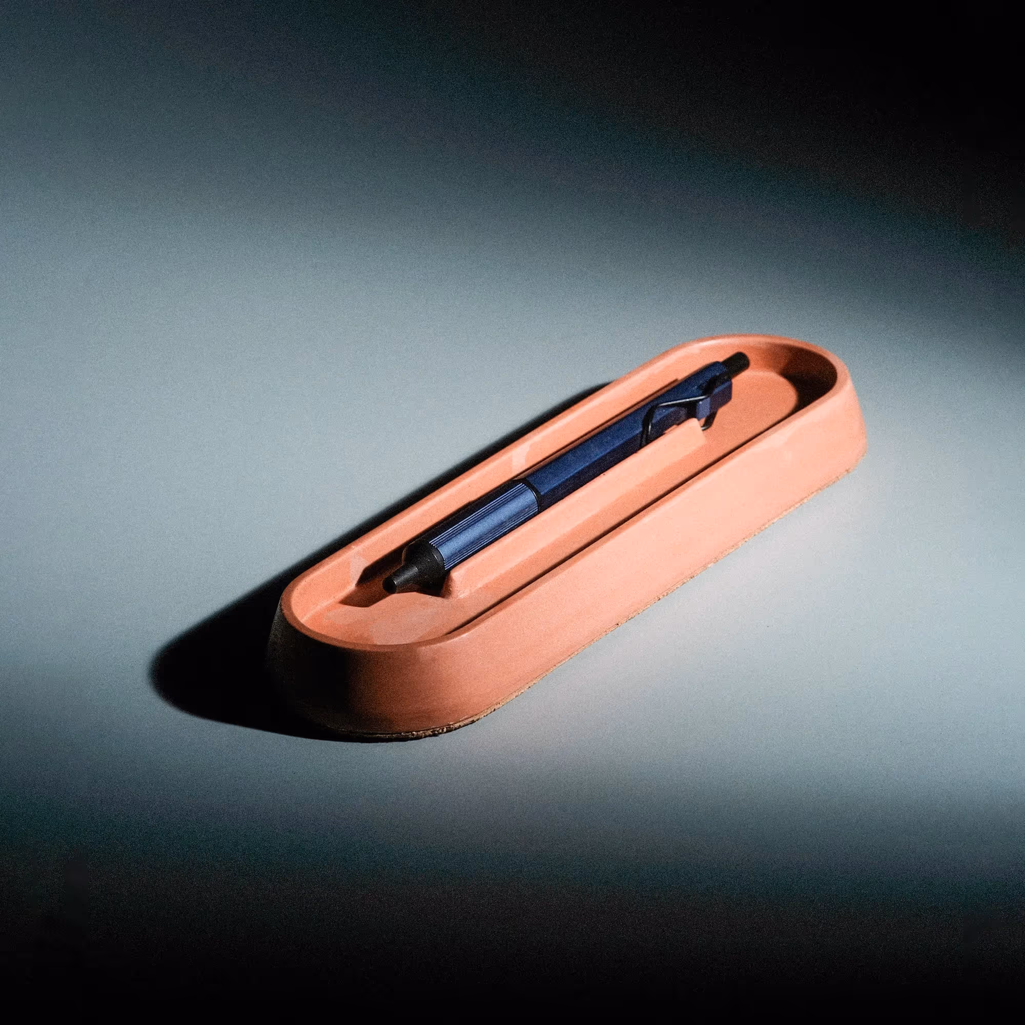 Linea Pen Tray image 9