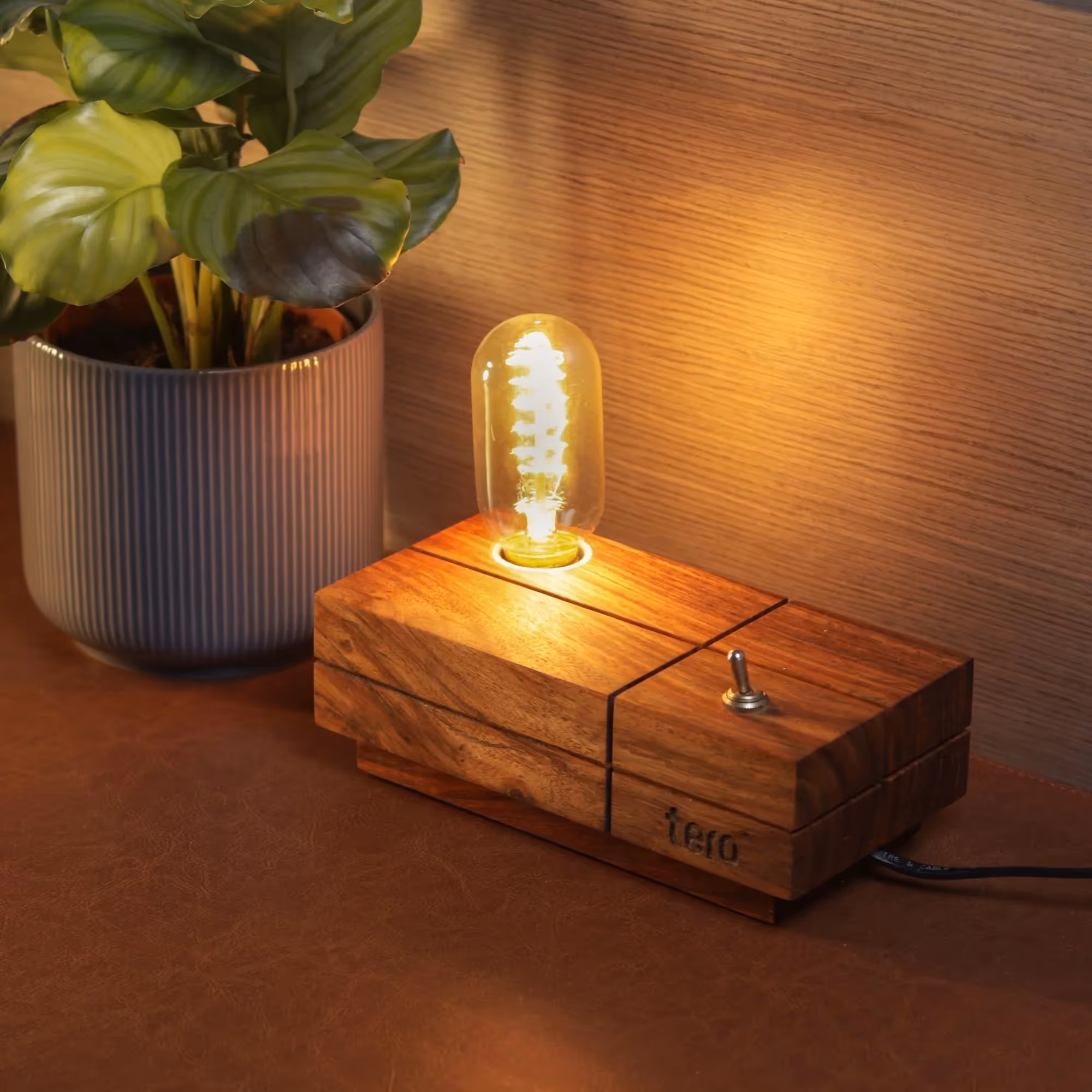 Lume Solid Wood Table Lamp image 4