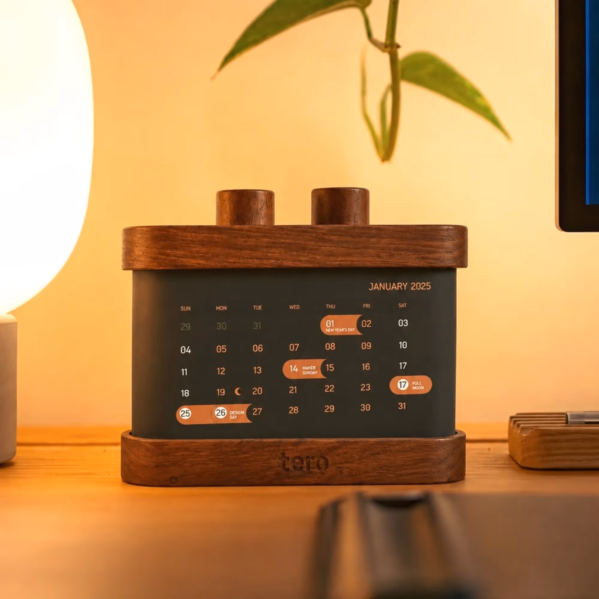 Luna 2026 Rotating Desk Calendar image 4