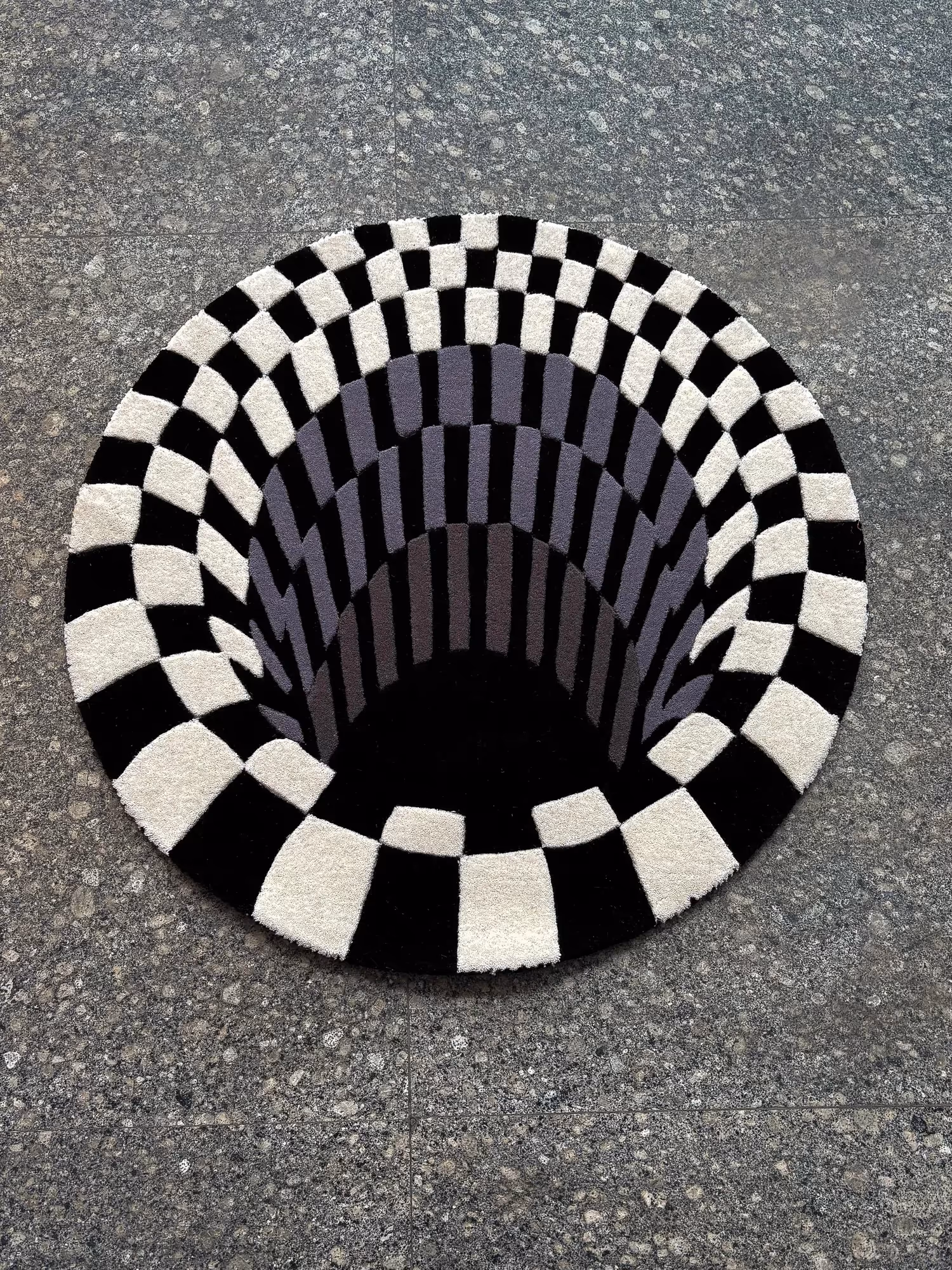 Black Hole Hand Tufted Rug image 1