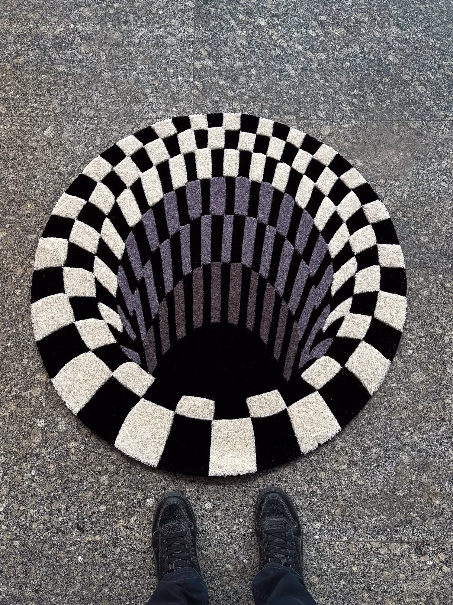 Black Hole Hand Tufted Rug image 2