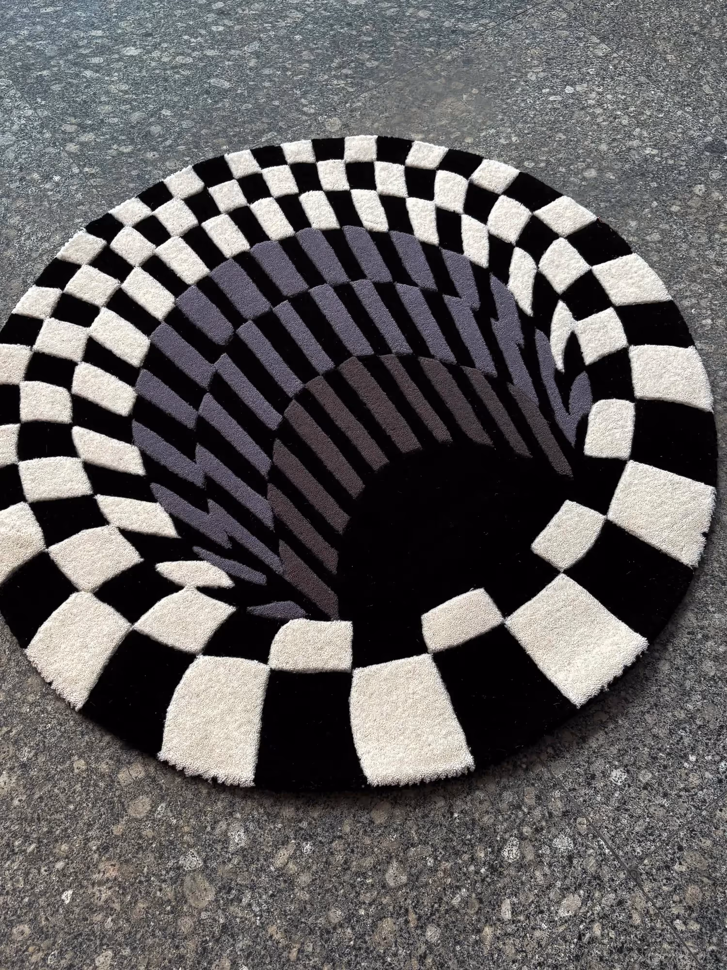 Black Hole Hand Tufted Rug image 3