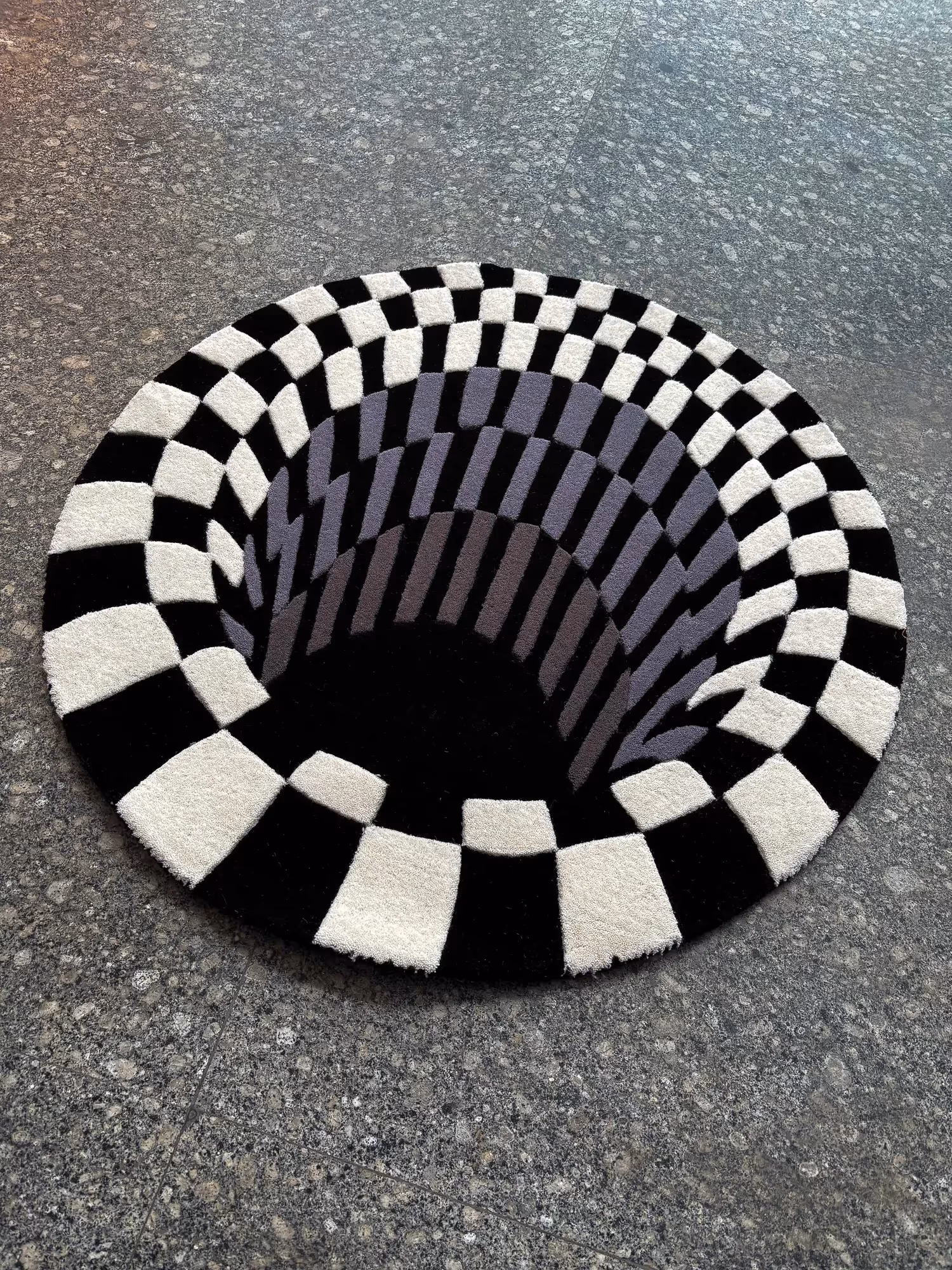 Black Hole Hand Tufted Rug image 4
