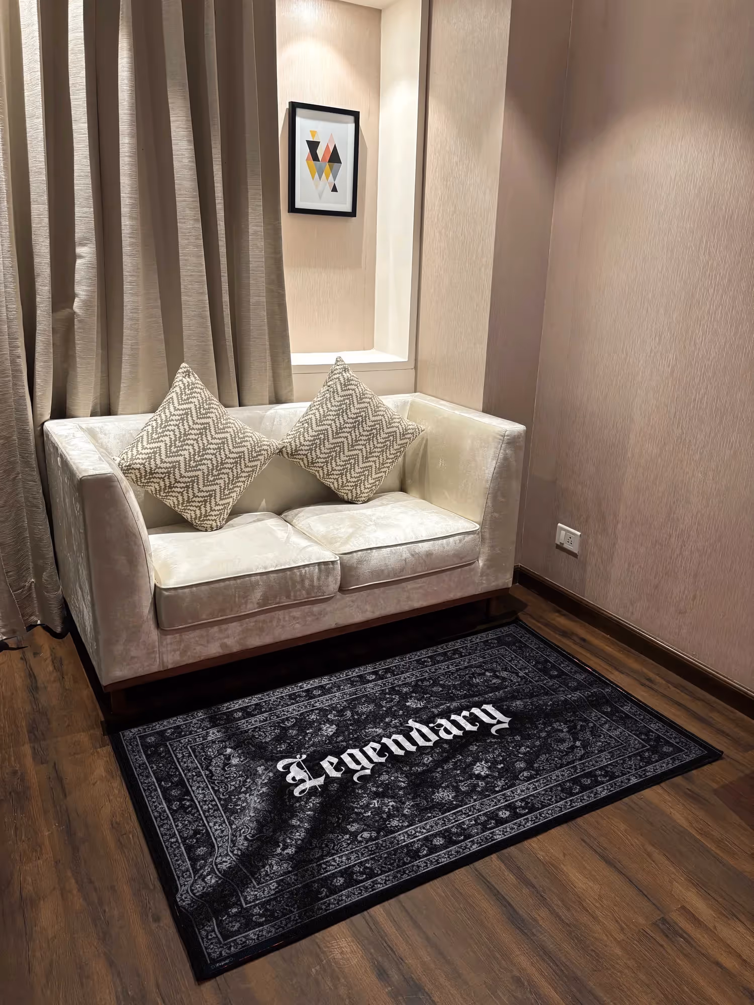 Legendary Traditional Design Washable Rug  image 2
