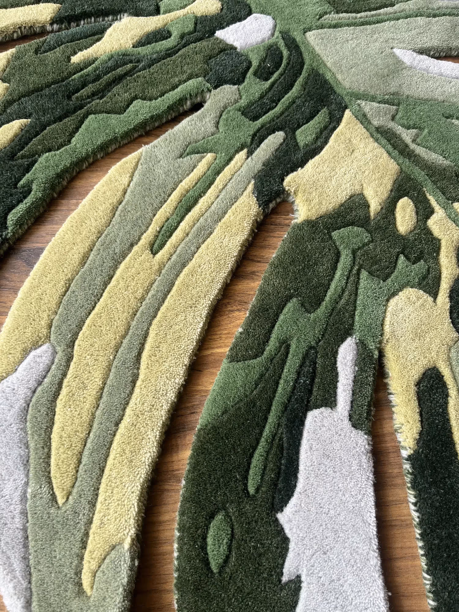 Monstera Leaf Hand Tufted Rug  image 4
