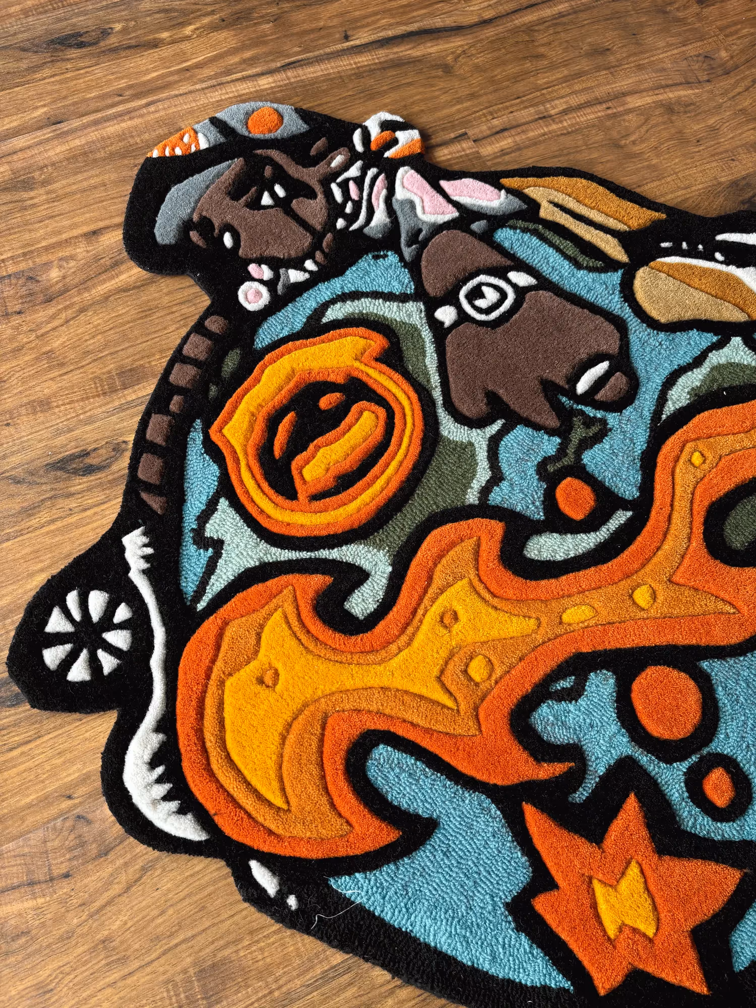 Travis World Logo Hand Tufted Rug image 5