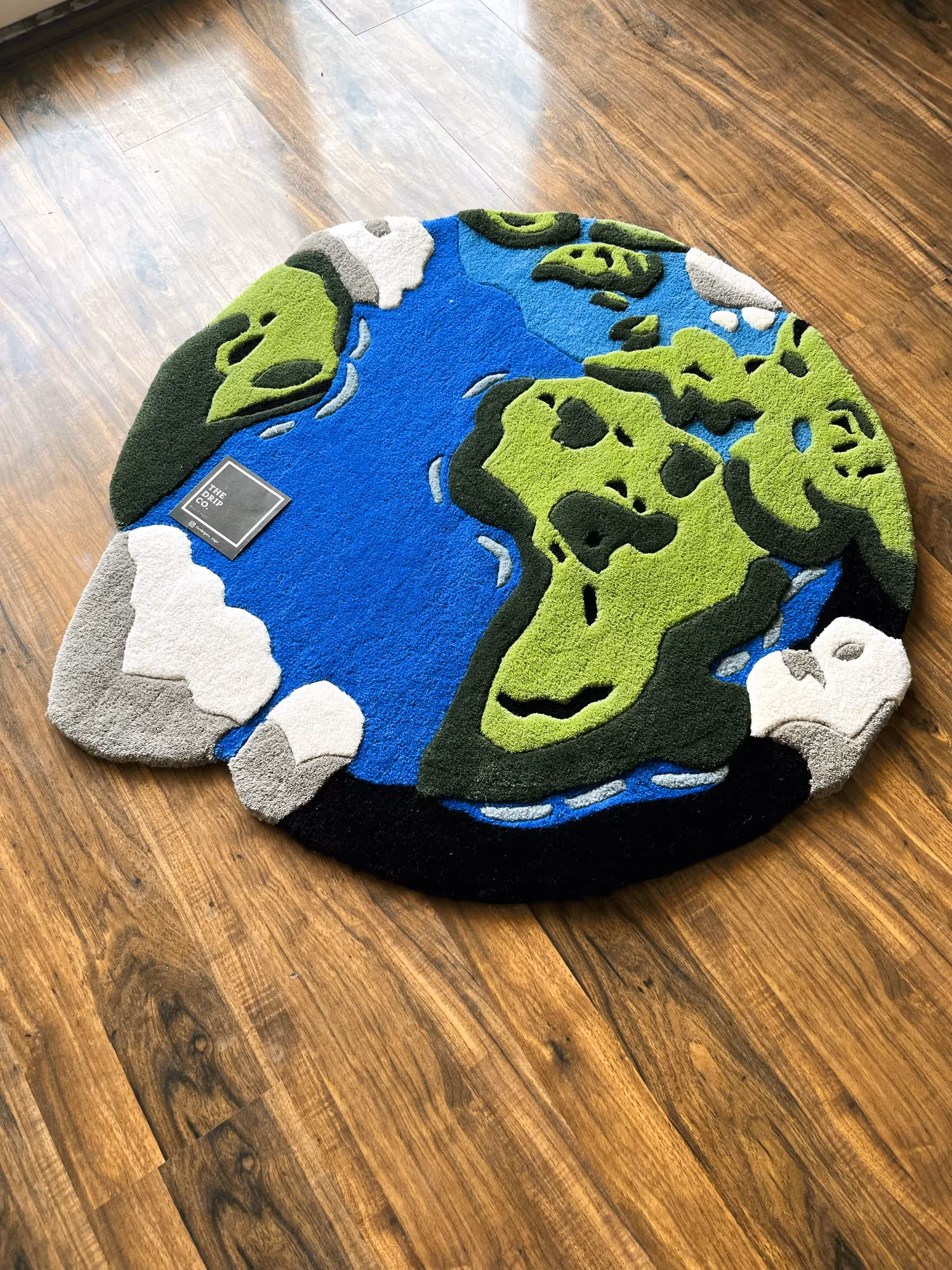 World High Low Hand Tufted Rug image 3