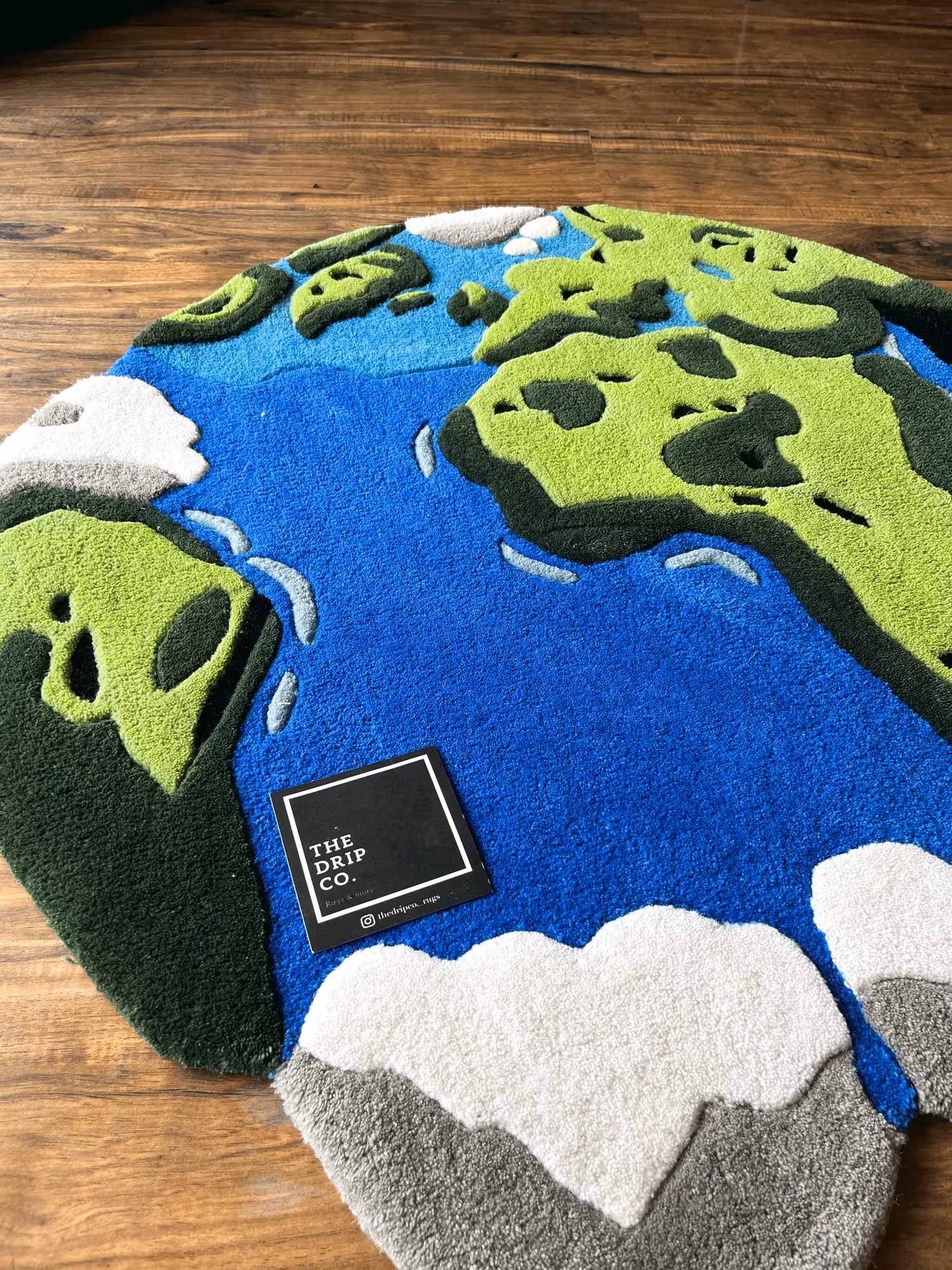 World High Low Hand Tufted Rug image 4