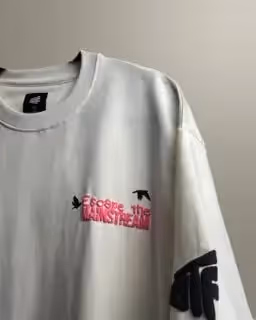 The Great Escape Heavyweight T-shirt image 4